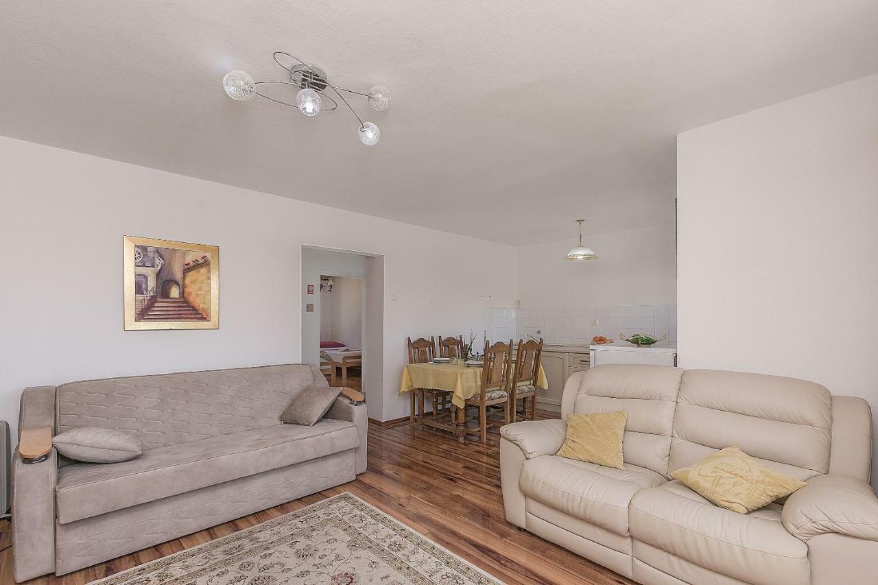 Apartment Nansy Omiš Eksteriør bilde