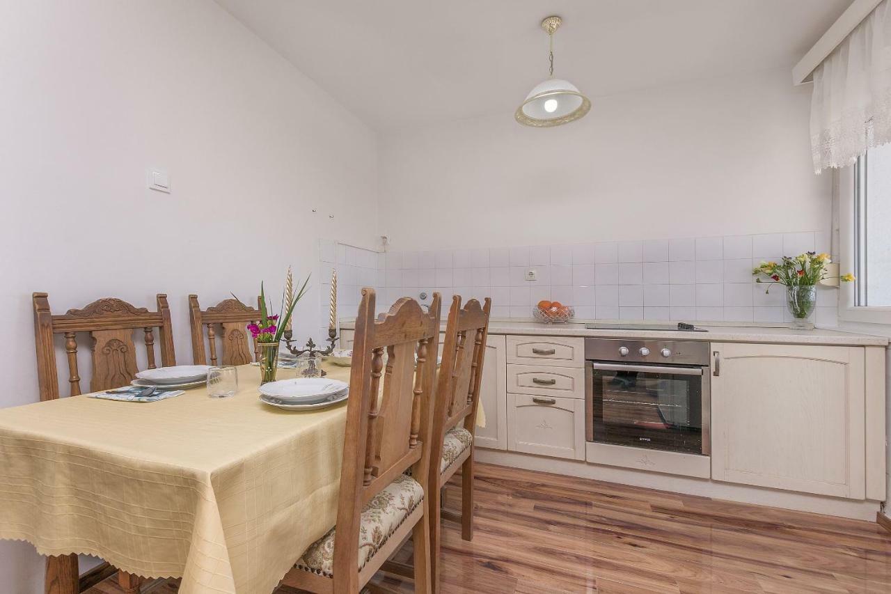 Apartment Nansy Omiš Eksteriør bilde